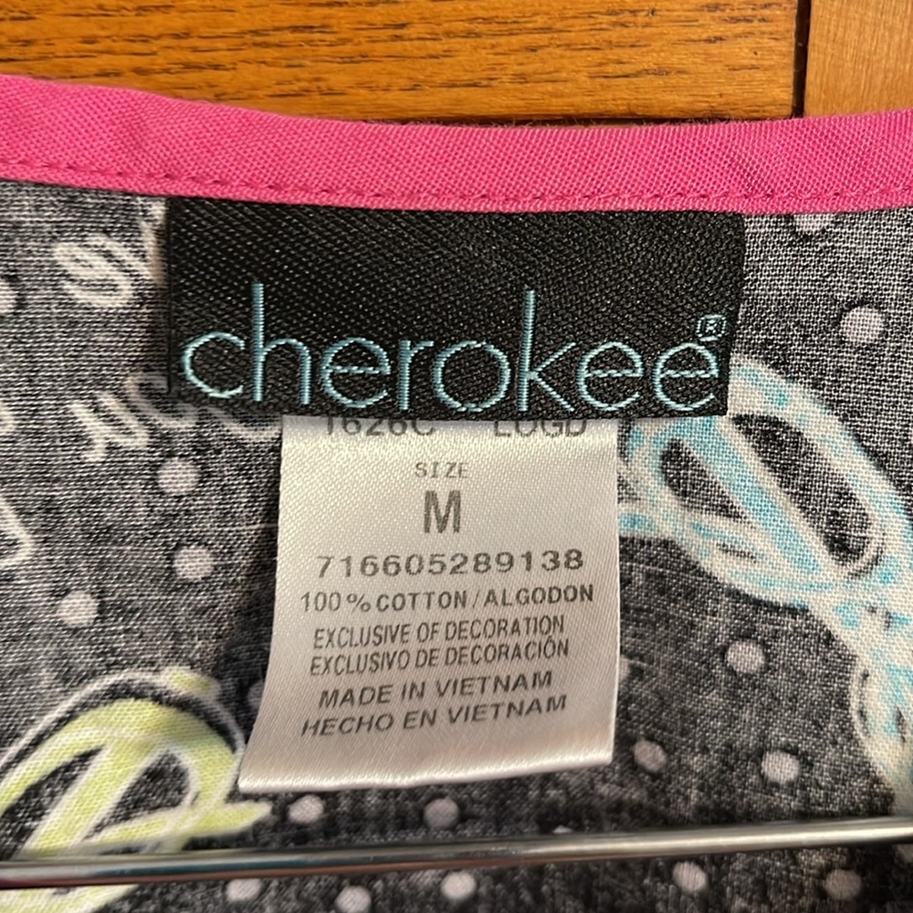 Cherokee scrub top - Picture 2 of 4
